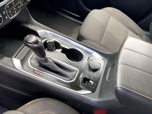 Used 2019 Chevrolet Traverse LT FWD image 17