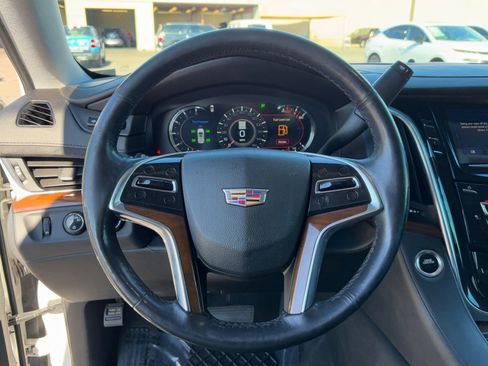 Used 2020 Cadillac Escalade Luxury image 20