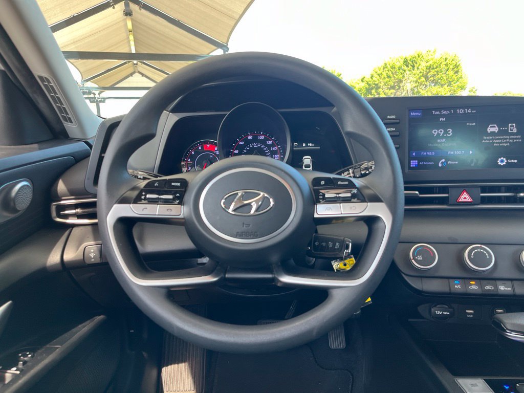 Used 2023 Hyundai Elantra SE FWD image 12