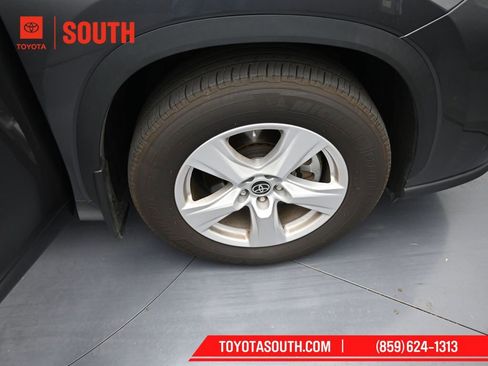 Used 2023 Toyota Highlander L image 37