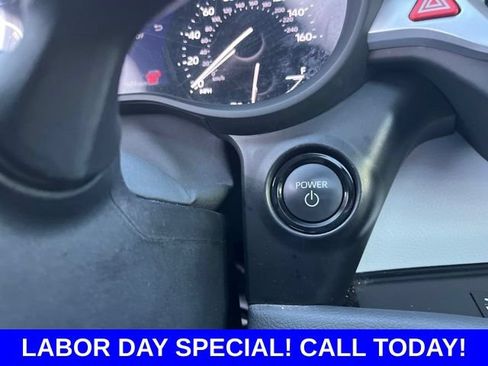 Used 2025 Toyota Sienna XLE FWD image 21
