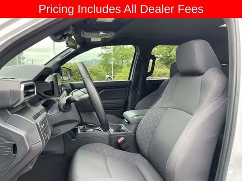 Used 2025 Toyota Tacoma SR AWD/4WD image 18