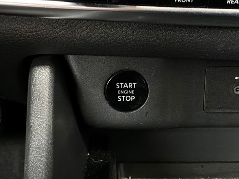 Used 2025 Nissan Rogue SV FWD image 26
