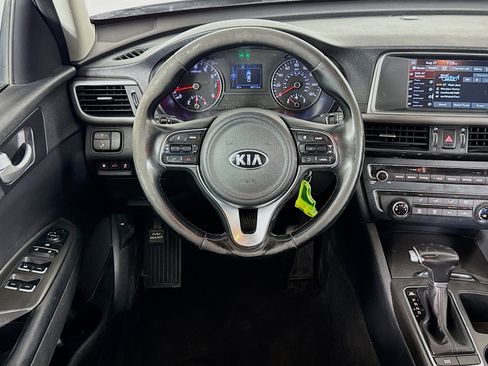 Used 2018 Kia Optima S w/ 18" Alloy Wheels Package image 16