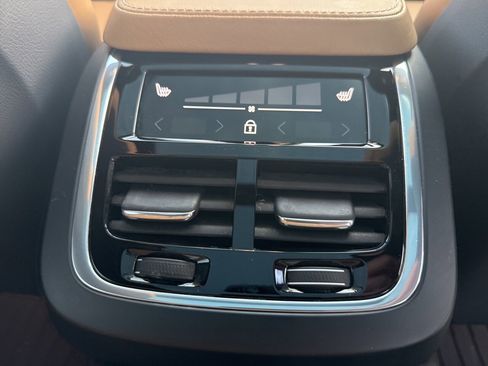 Used 2023 Volvo XC90 B6 Ultimate w/ Protection Package Premier image 16