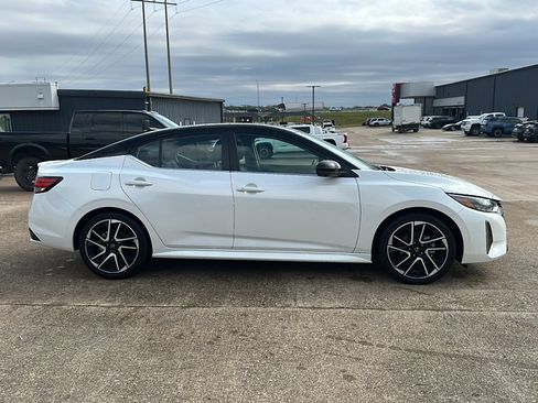 Certified 2024 Nissan Sentra SR w/ SR Premium Package image 9