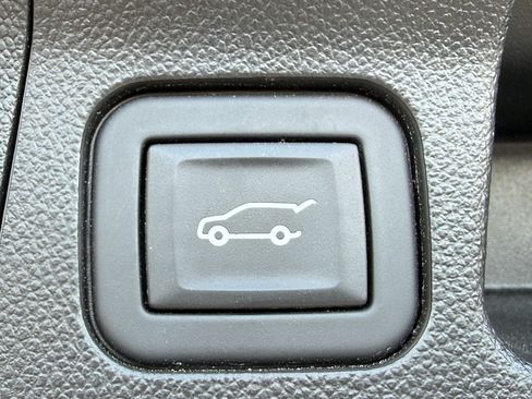 Used 2023 GMC Acadia AT4 w/ Technology Package AWD/4WD image 11