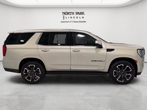 Used 2023 GMC Yukon Denali w/ Denali Reserve Package AWD/4WD image 6