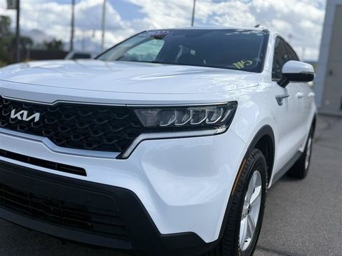 Used 2022 Kia Sorento LX AWD/4WD image 11