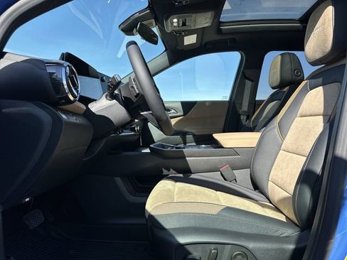 New 2025 Chevrolet Equinox ACTIV w/ Convenience Package III FWD image 14