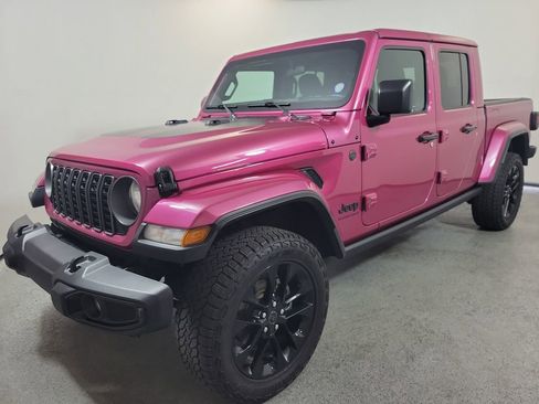 Used 2024 Jeep Gladiator Sport AWD/4WD image 4