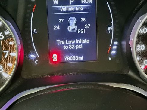 Used 2018 Jeep Compass Latitude FWD image 19