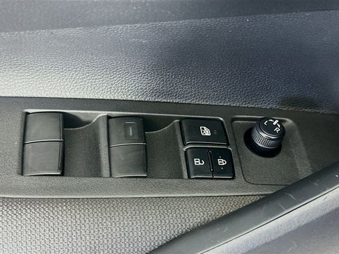 Used 2025 Toyota Corolla LE FWD image 15