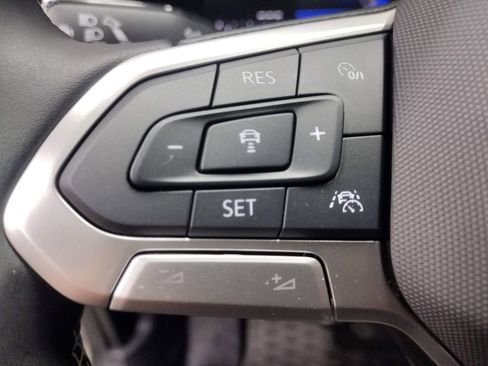 Used 2025 Volkswagen Taos SE AWD/4WD image 26