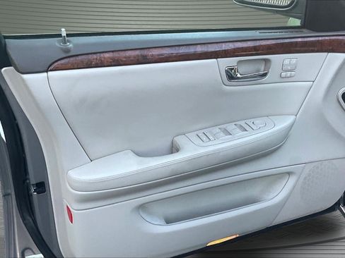 Used 2006 Cadillac DTS w/ Sun And Sound Package image 18