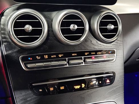 Used 2022 Mercedes-Benz GLC 300 image 38