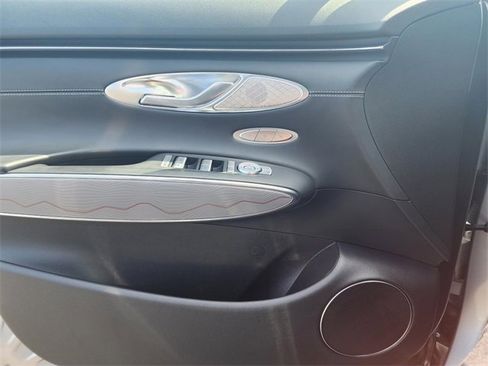 Used 2024 Genesis GV70 2.5T w/ Advanced Package image 23