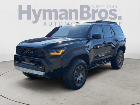 Used 2025 Toyota 4Runner Trailhunter AWD/4WD image 7