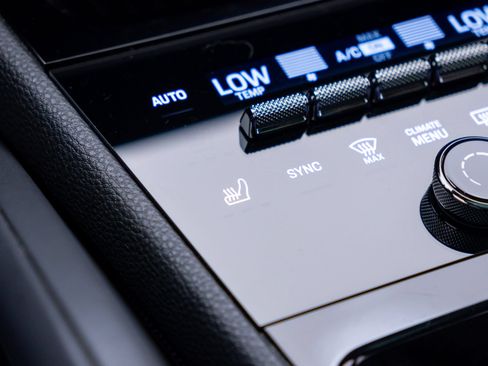 Certified 2024 Porsche Cayenne AWD/4WD image 27