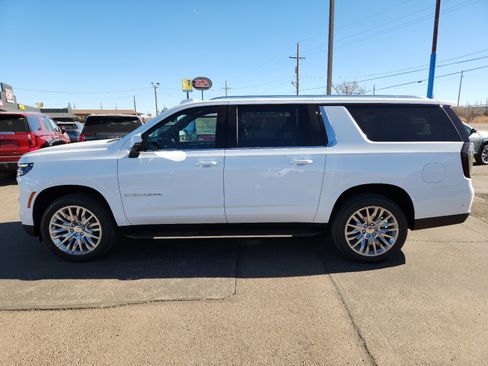 New 2026 Chevrolet Suburban LT w/ Comfort Package image 2