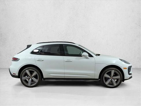 Certified 2025 Porsche Macan image 9