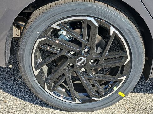 New 2026 Nissan Sentra SR FWD image 7