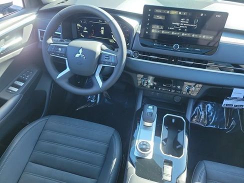 New 2026 Mitsubishi Outlander SE FWD image 16