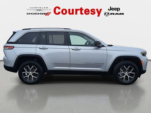 Certified 2024 Jeep Grand Cherokee Limited image 4