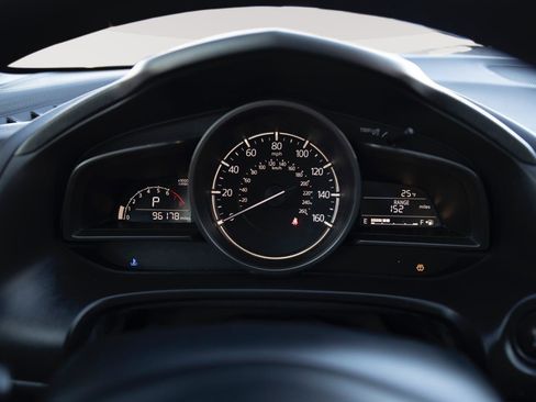 Used 2018 MAZDA MAZDA3 Touring image 4