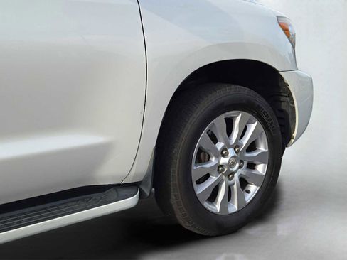 Used 2017 Toyota Sequoia Platinum image 11