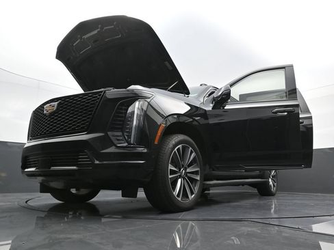 Used 2025 Cadillac Escalade ESV Sport w/ Touring Package AWD/4WD image 40