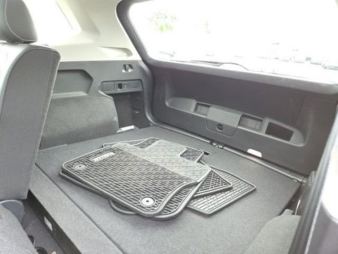 Used 2024 Volkswagen Tiguan SE w/ Panoramic Sunroof Package AWD/4WD image 25