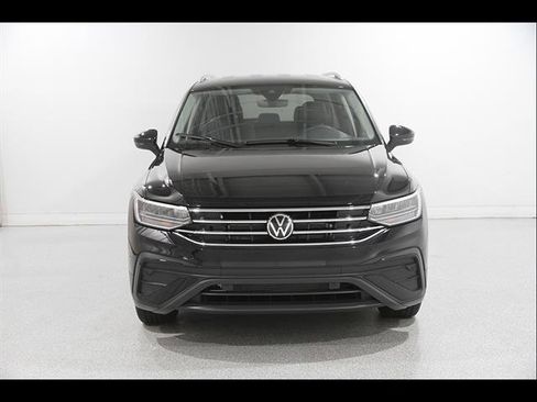 Certified 2024 Volkswagen Tiguan SE AWD/4WD image 2