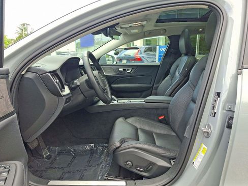 Certified 2025 Volvo V60 B5 Cross Country Ultra w/ Climate Package AWD/4WD image 13