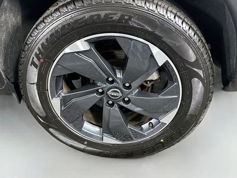 Used 2025 Nissan Rogue SV AWD/4WD image 29