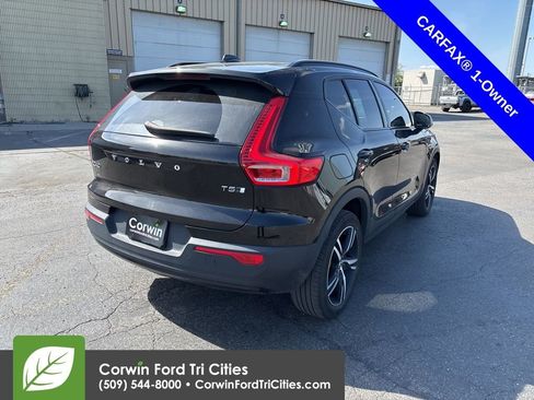 Used 2021 Volvo XC40 T5 R-Design image 11