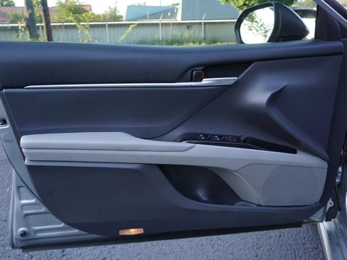 Used 2019 Toyota Camry SE FWD image 9