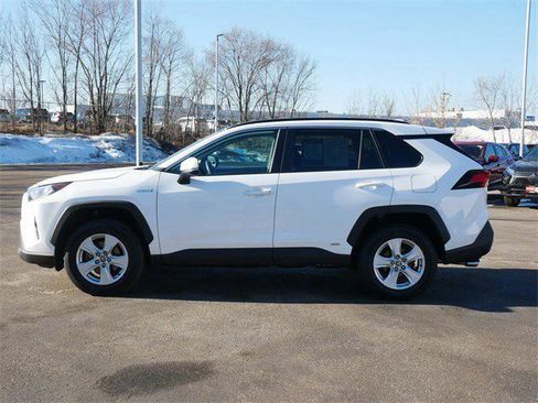 Used 2021 Toyota RAV4 XLE image 4