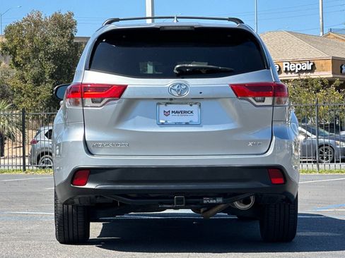 Used 2018 Toyota Highlander XLE w/ Carpet Mat Package (TMS) FWD image 4