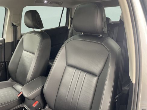 Used 2023 Volkswagen Tiguan SE w/ Panoramic Sunroof Package AWD/4WD image 13