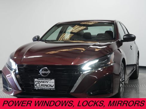 Used 2024 Nissan Altima 2.5 SV image 3