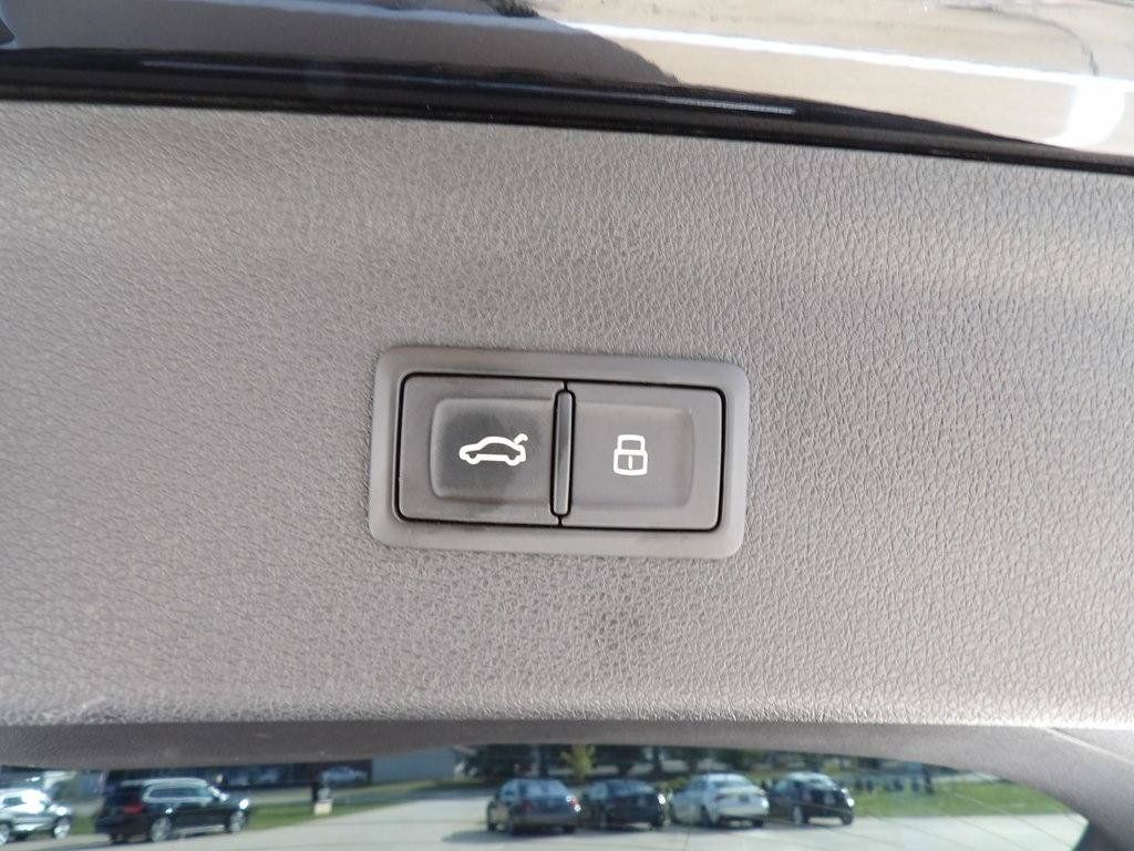 Used 2018 Audi Q3 2.0T Premium Plus w/ Premium Plus Package AWD/4WD image 33