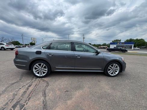 Used 2017 Volkswagen Passat 1.8T SE FWD image 8