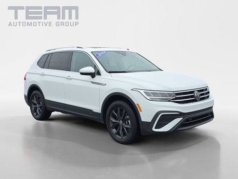 Used 2024 Volkswagen Tiguan SE image 1