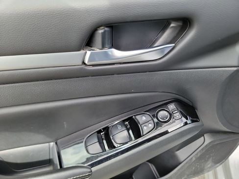 Used 2023 Nissan Altima 2.5 SV image 11