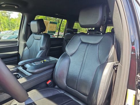 Used 2024 Jeep Wagoneer L Series II w/ Flexible Seating Group image 20