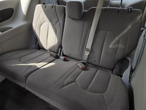 Used 2018 Chrysler Pacifica Touring Plus w/ Tire & Wheel Group image 14