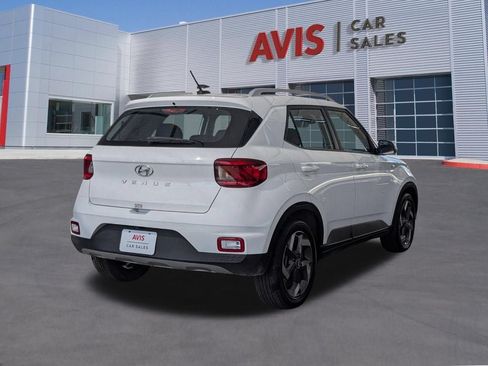 Used 2025 Hyundai Venue SEL FWD image 6