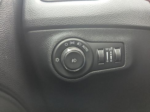 Used 2018 Jeep Compass Trailhawk w/ Navigation Group image 17