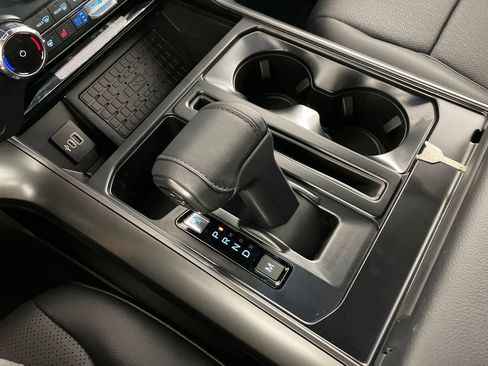 New 2025 Ford F150 Lariat w/ Equipment Group 502A High image 31